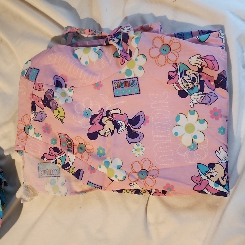 Minnie mouse scrub top